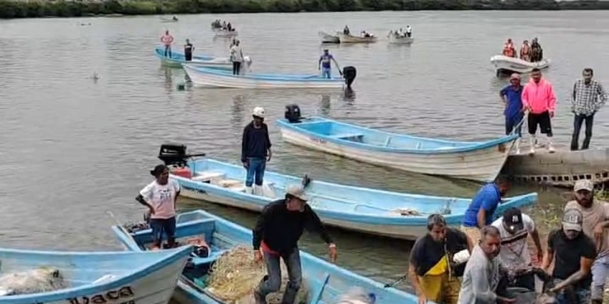 Choca lancha contra tronco  y vuelca; hay dos fallecidos