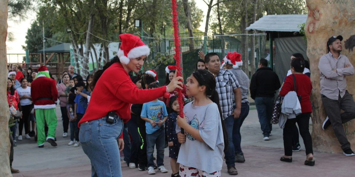 Celebran la navidad en el zoo y acuario de NL con el evento de narices rojas