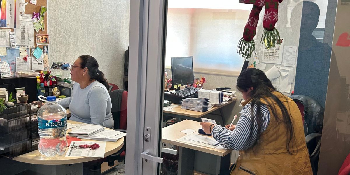 Trabajadores del HRAEV amenazan con paro por falta de bono navideño