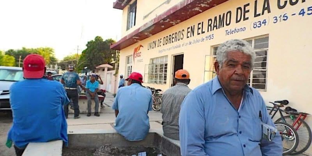 Inicia “ Desfile” de obreros en casas de empeño para enfrentar “ Cuesta de Enero”