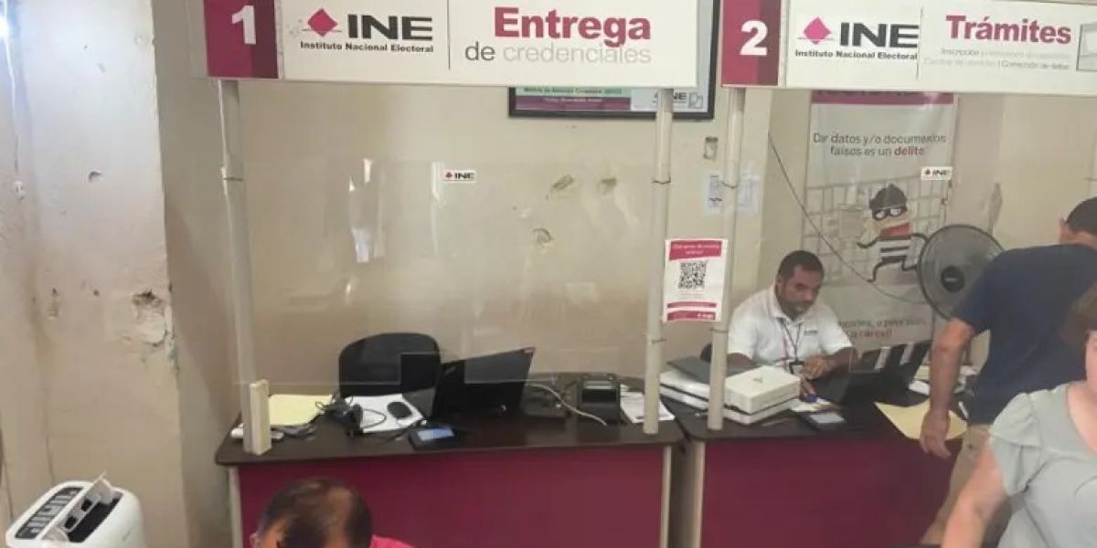 Módulos del INE abrirán toda la semana para entrega de credenciales