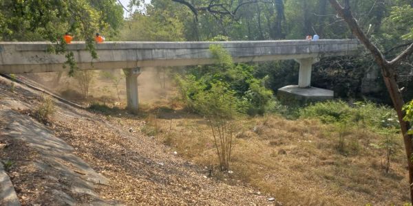 Atiende Municipio petición de usuarios del puente peatonal del 13 boulevard