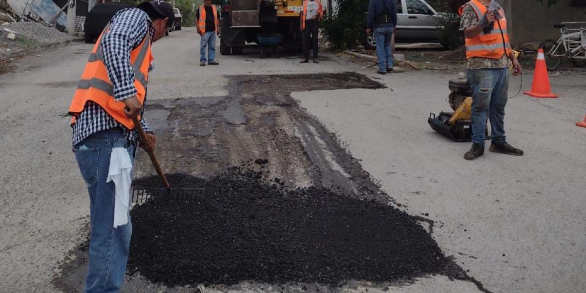 Tras lluvias activa Municipio plan de bacheo intenso