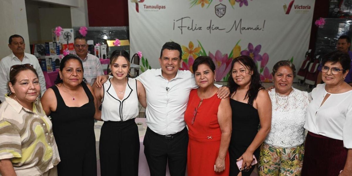 Festejan a madres sindicalizadas del Ayuntamiento de Victoria