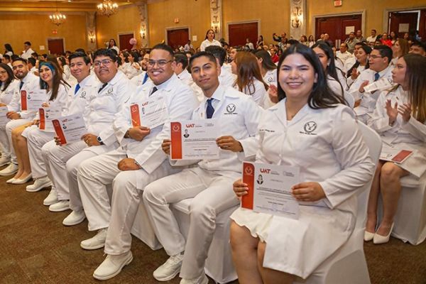 Impulsa la UAT nuevos profesionales de la salud; Rector