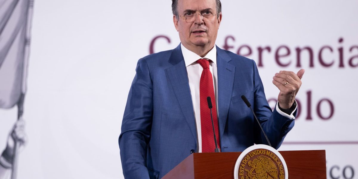 Anticipa Secretaría de Economía arancel automotriz de 15% 