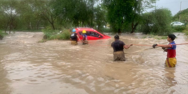 Brinda PC Victoria asistencia oportuna a la población durante torrencial lluvia