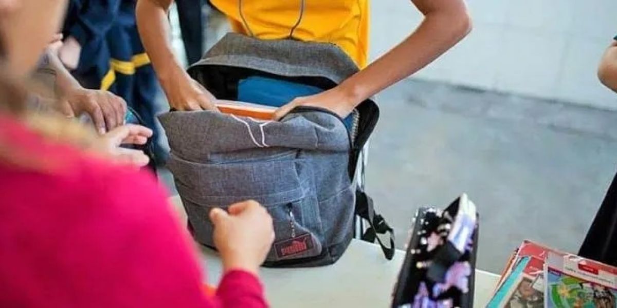 Operativo Mochila en escuelas, solo sí las familias autorizan