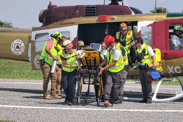 Rescatan en helicóptero a hombre que cayó de un caballo en Aldama