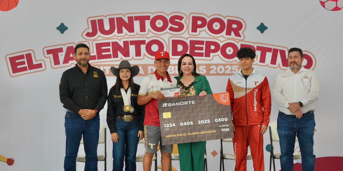 Entrega Carmen Lilia Canturosas beca deportiva a 300 atletas de Nuevo Laredo
