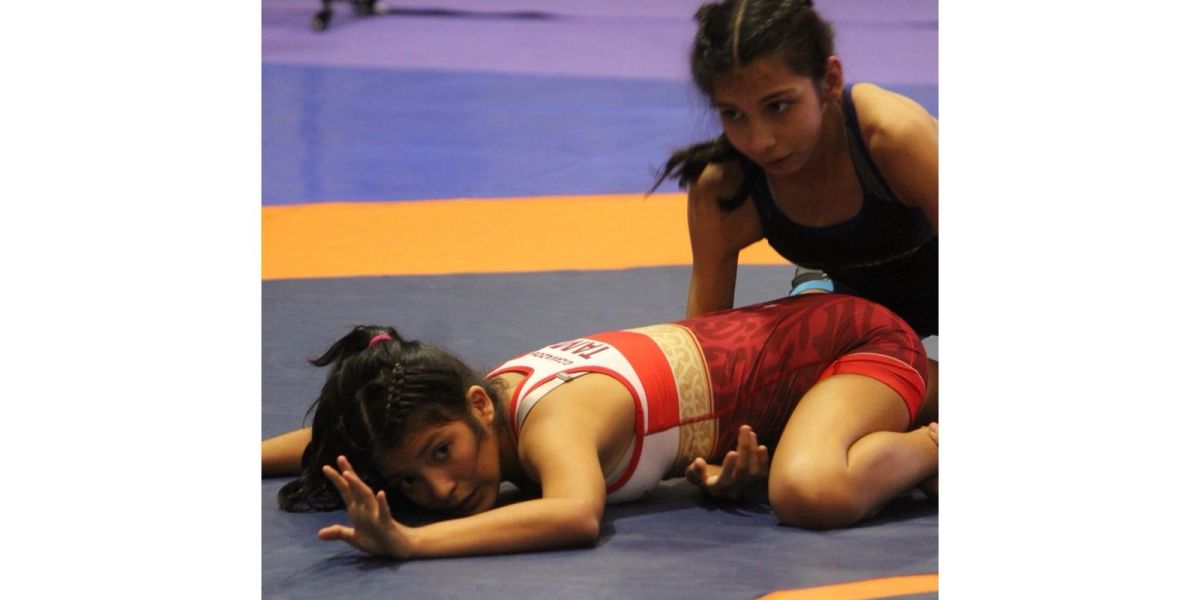 Llegan más medallas en luchas asociadas