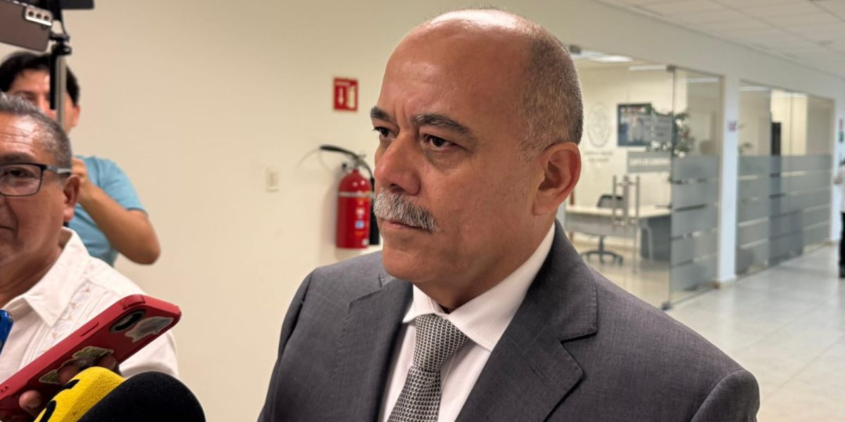 Persisten 15 órdenes de captura contra exfuncionarios