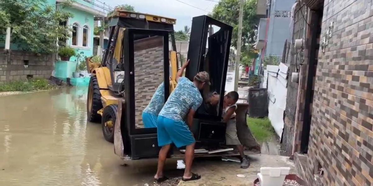 Crecida del Tamesí obliga a evacuar a 300 familias del sector Moscú en Tampico