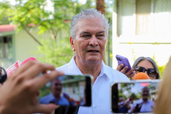 Reestructura Salud Tamaulipas áreas y salarios
