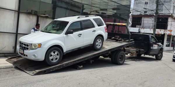 Faltan grúas en Victoria para atender autos mal estacionados