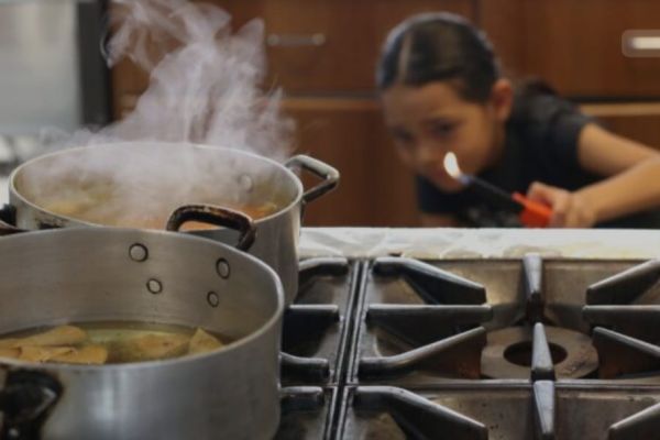 Crecen quemaduras infantiles hasta 80% en vacaciones; piden a padres no bajar la guardia en casa