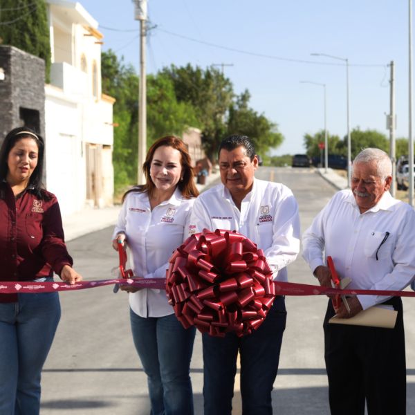 Entrega Carmen Lilia Canturosas dos obras viales en el poniente de la ciudad