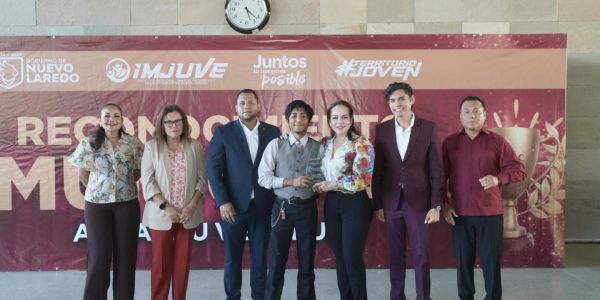 Reconoce alcaldesa Carmen Lilia Canturosas a jóvenes destacados de Nuevo Laredo