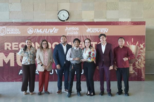 Reconoce alcaldesa Carmen Lilia Canturosas a jóvenes destacados de Nuevo Laredo