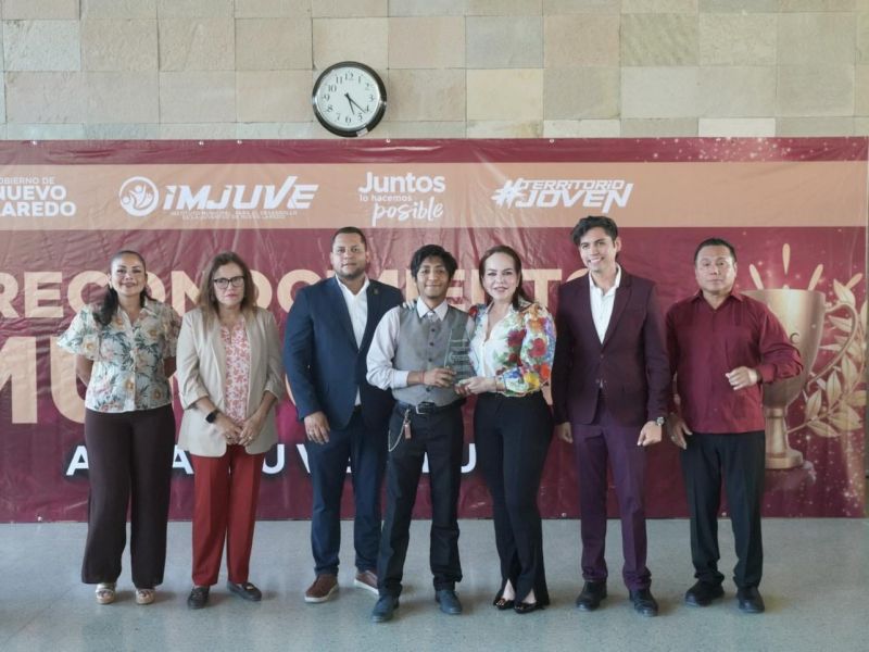 Reconoce alcaldesa Carmen Lilia Canturosas a jóvenes destacados de Nuevo Laredo