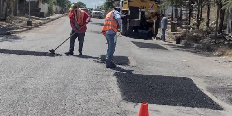 Obras públicas acelera programa de bacheo en colonias de Victoria