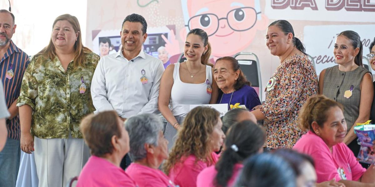 Festejan Lucy y Lalo a los abuelitos del DIF Victoria
