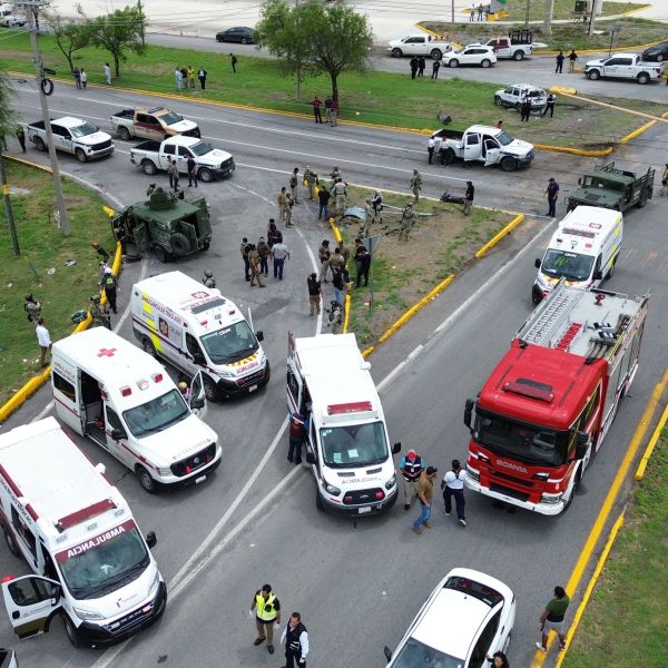 Militares, civiles y detenidos, entre los 14 heridos en choque de vehículo de la SEDENA