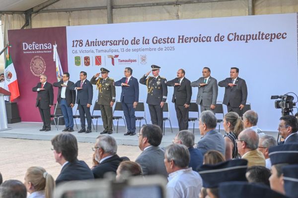 Participa alcalde junto al Gobernador en ceremonia cívico-militar en Victoria