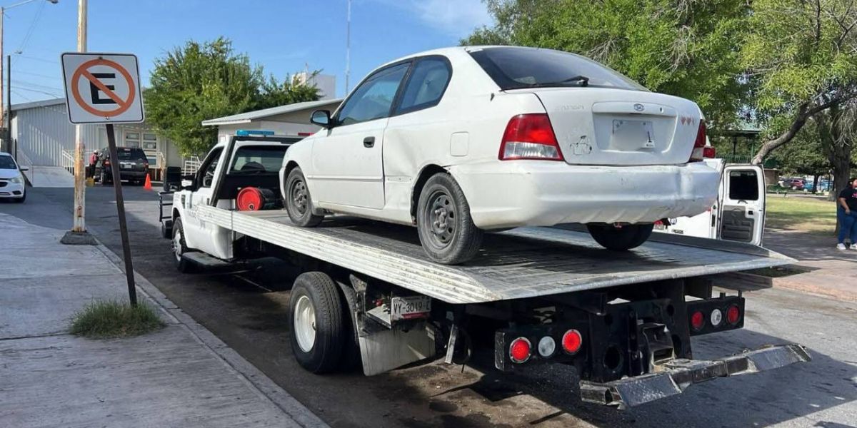 Tránsito desata cacería de autos mal estacionados