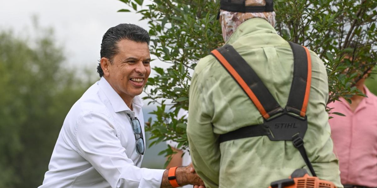 Supervisa alcalde trabajos de limpieza en vialidades