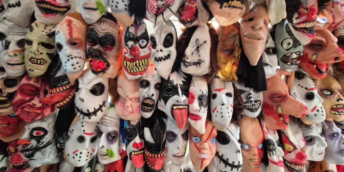 Repuntan ventas de disfraces por celebraciones de Halloween y Día de Muertos