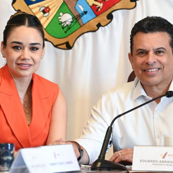 Firma Victoria decálogo contra la violencia hacia las mujeres