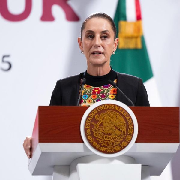 Niega Sheinbaum condiciones para regreso de AMLO 