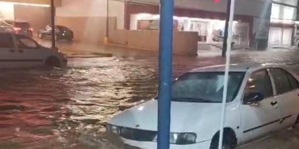 Frente frío 21 paralizó a Victoria con intensa tormenta