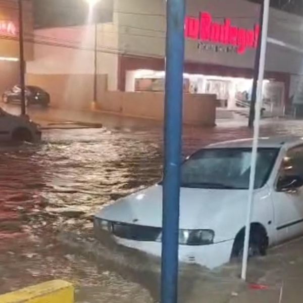 Frente frío 21 paralizó a Victoria con intensa tormenta