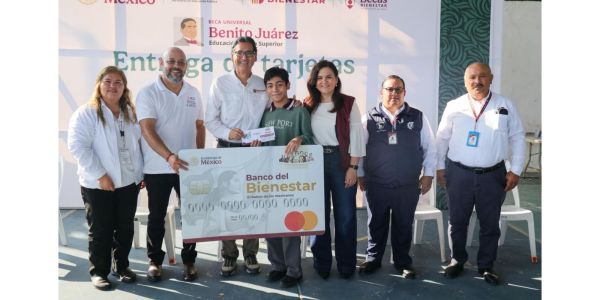 Más de 9 mil estudiantes de bachillerato reciben becas Benito Juárez