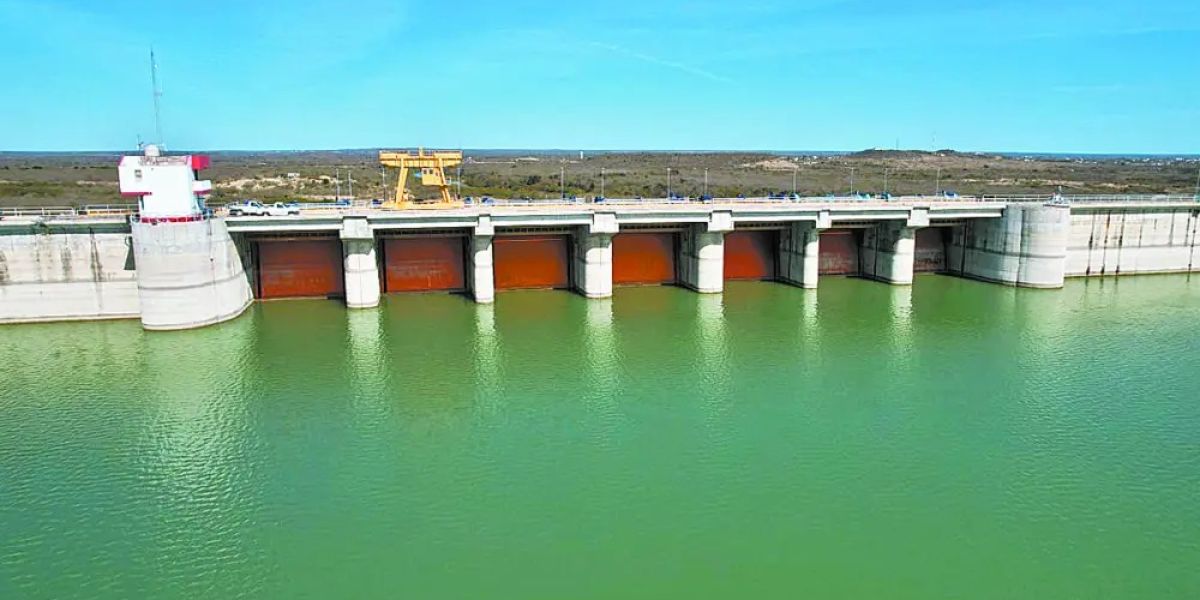 Trasvase desde El Cuchillo eleva riesgo en el río San Juan