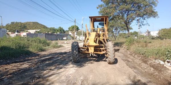 Mejora Municipio movilidad en calles de colonias y caminos ejidales