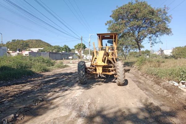 Mejora Municipio movilidad en calles de colonias y caminos ejidales