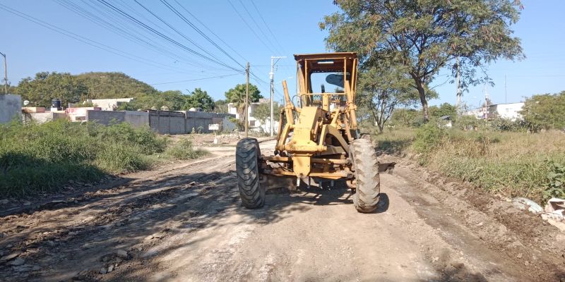 Mejora Municipio movilidad en calles de colonias y caminos ejidales