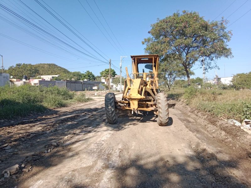 Mejora Municipio movilidad en calles de colonias y caminos ejidales
