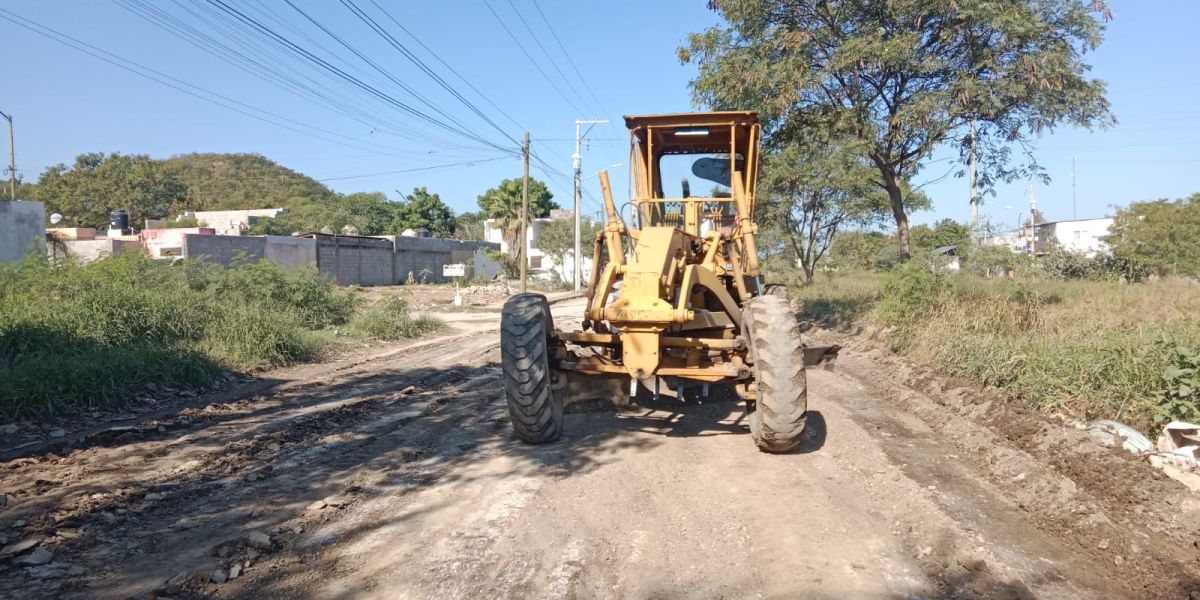 Mejora Municipio movilidad en calles de colonias y caminos ejidales