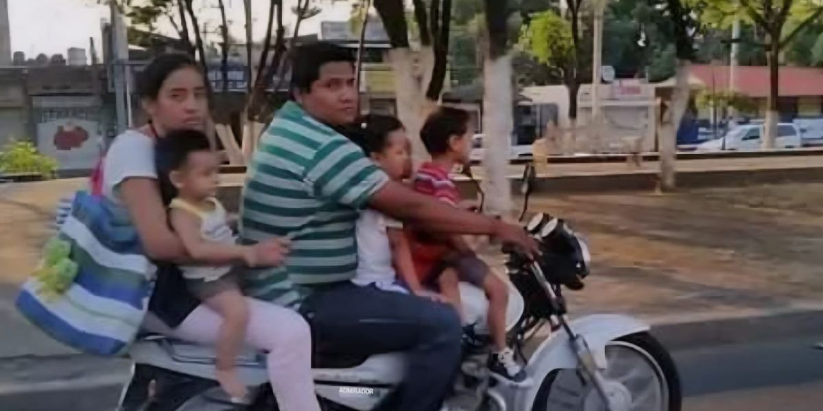 Motocicletas con familias a bordo, un riesgo que no se puede ignorar: Cruz Roja