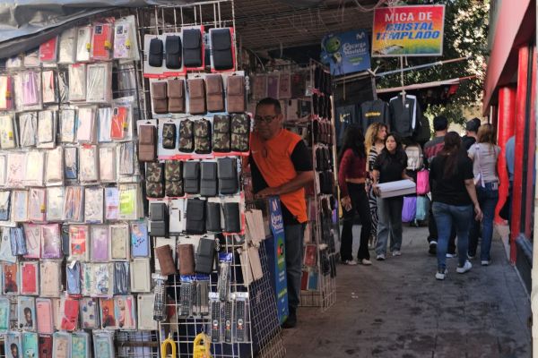 Bajas ventas ‘asfixian’ al comercio en vía pública