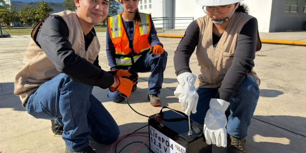 Preparan instalación de paneles solares en viviendas sin electricidad