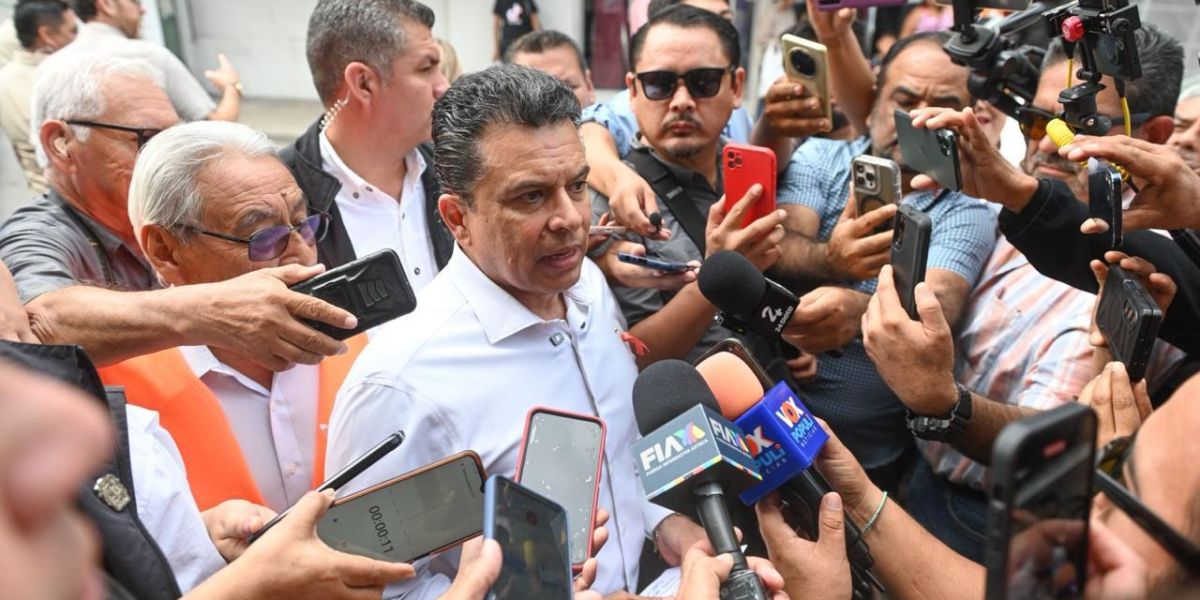 Felicita Lalo Gattás a periodistas en su día