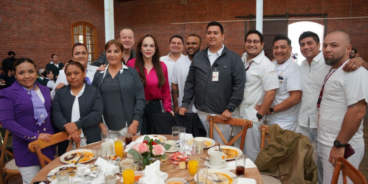 Refrenda alcaldesa Carmen Lilia Canturosas respaldo al sector salud durante homenaje al personal de enfermería