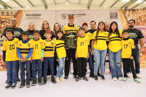 Emotivo homenaje a los Orinegros campeones invictos de la temporada 1964- 1965