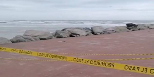 Restringen paso en la escollera de Playa Miramar por condiciones climatológicas adversas