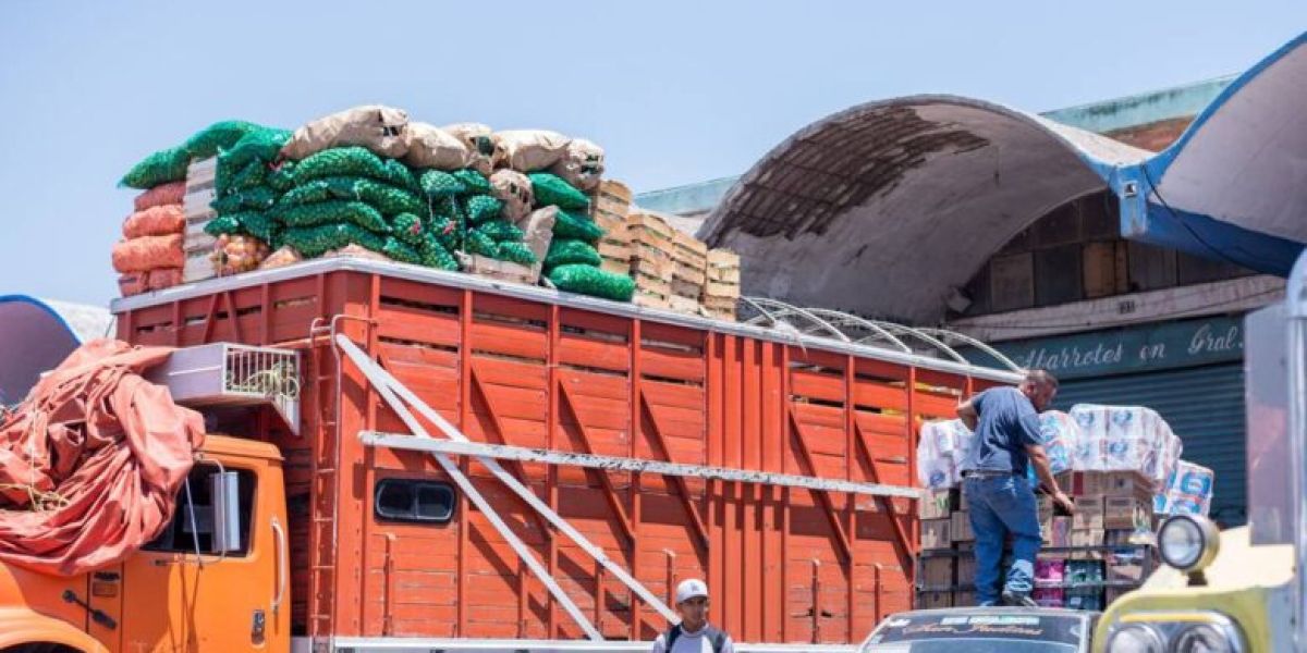 Garantizan abasto de alimentos; bloqueos podrían presionar precios